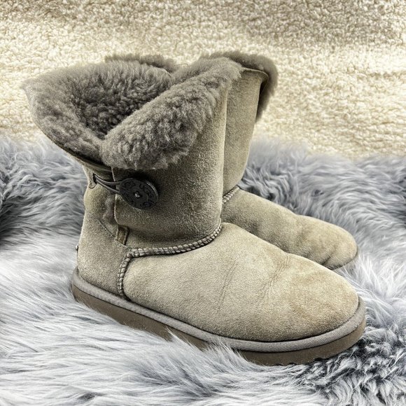 UGG Australia Women's Bailey Button Shearling Suede Boots Size 6 - Picture 1 of 11